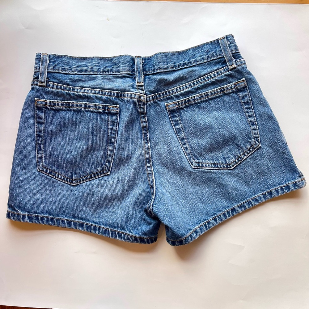GAP Women's Classic Blue Jean 5 Pocket Shorts- Size 6 - Picture 7 of 9
